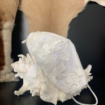 Mascarillas bordadas con flores para novias y comunión niña varios modelos