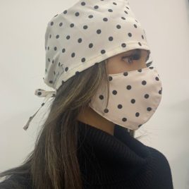 Gorro de lunares blanco y negro