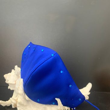 Mascarilla azulona con cristales de Swarovski