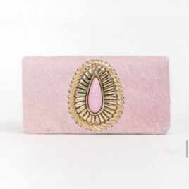 Bolso y cartera de piel con cadena larga rosa