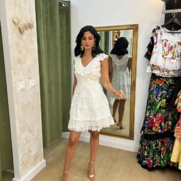 Vestido ibicenco blanco corto con volante Isla
