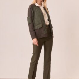 Pantalón verde con adorno en cintura con licra