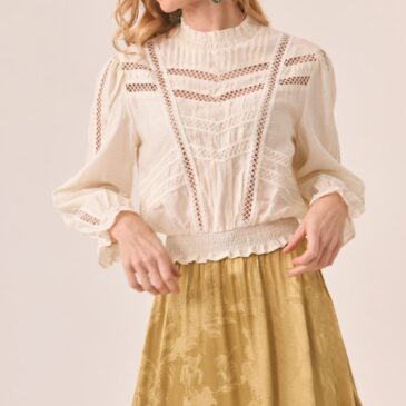 Camisa Ivory con calados y cintura fruncida