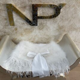Estola de pelo de avestruz blanca