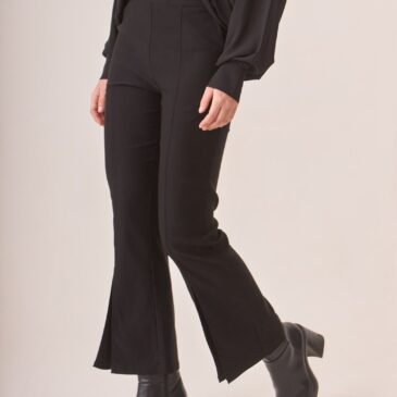 Pantalón Flare con adorno elástico, en cintura