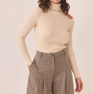 Jersey cuello alto cut out Ivory