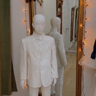 Traje de comunión de lino blanco con cuello Mao de 3 piezas