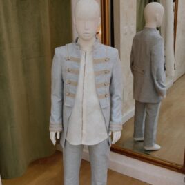 Conjunto de tres piezas de Comunion con levita color celeste