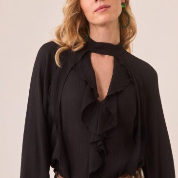 Blusa Cut Out volantes black
