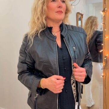 Cazadora de piel negra