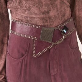 Cinturón asimétrico tachuelas Burgundy