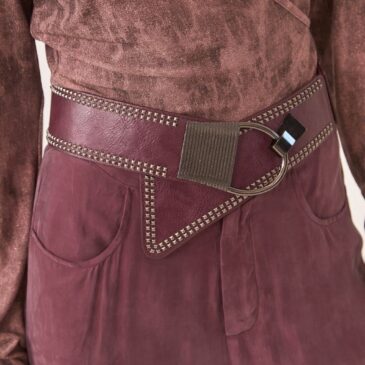 Cinturón asimétrico tachuelas Burgundy