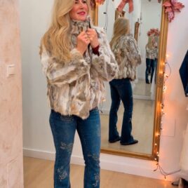 Cazadoras de piel de conejo en varios colores