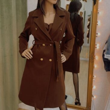 Abrigo, largo marrón con botones