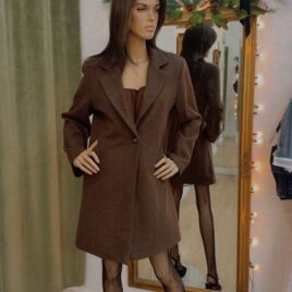 Abrigo corto fino marrón