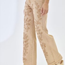 Pantalones jeans filigrana hojas bordadas Camel