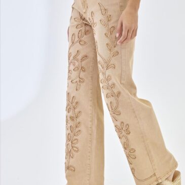 Pantalones jeans filigrana hojas bordadas Camel