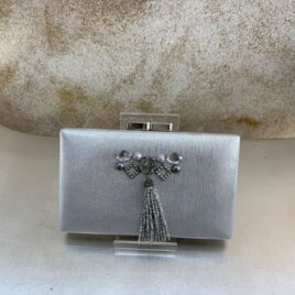 Bolso fiesta plata con pompón