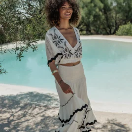 Saba, conjunto blanco y negro de top con falda larga