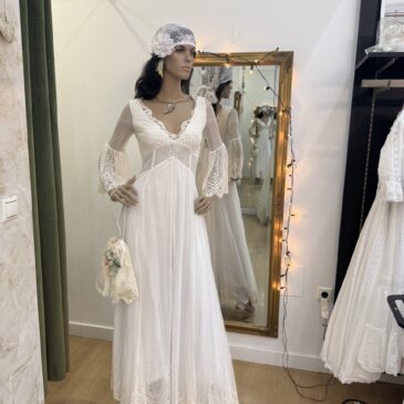 Vestido ibicenco Ina color crudo.