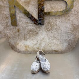 Esparteñas de niña ibicencas con margaritas grandes