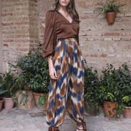 Conjunto de fiesta con pantalón y blusa con lazada para pata de pantalón y cintura Moldavia