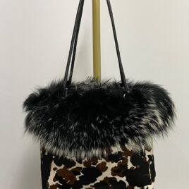 Bolso de pelo natural blanco y negro estilo vaca