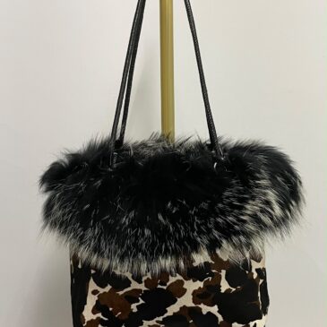 Bolso de pelo natural blanco y negro estilo vaca